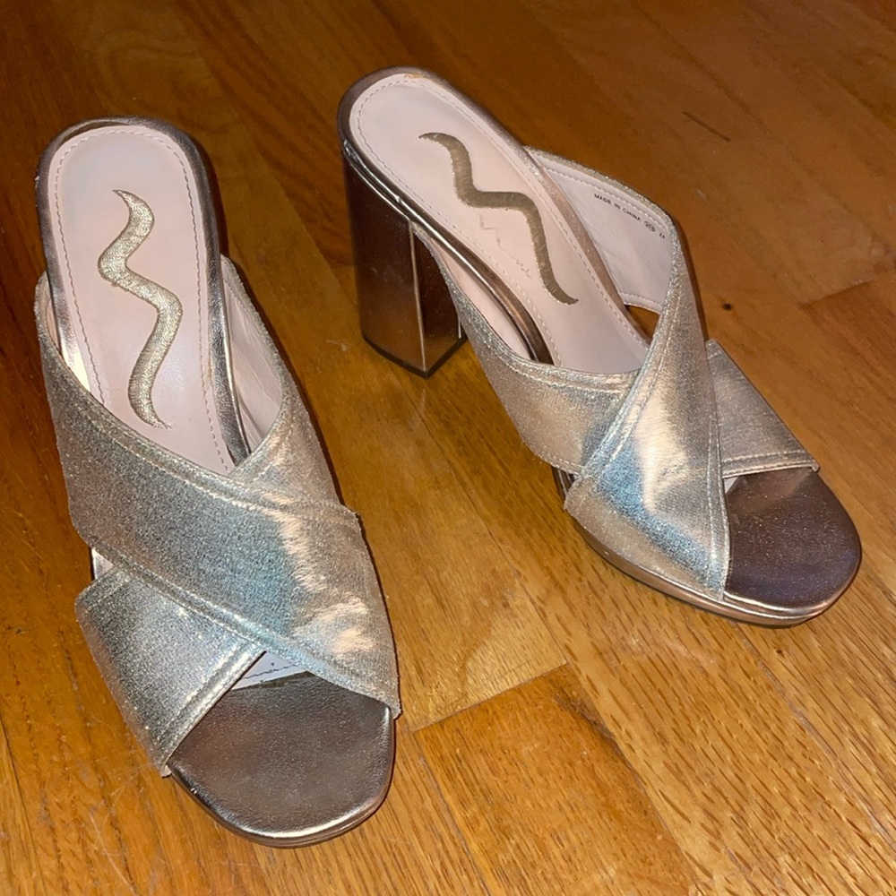 Nina metallic criss cross block heels